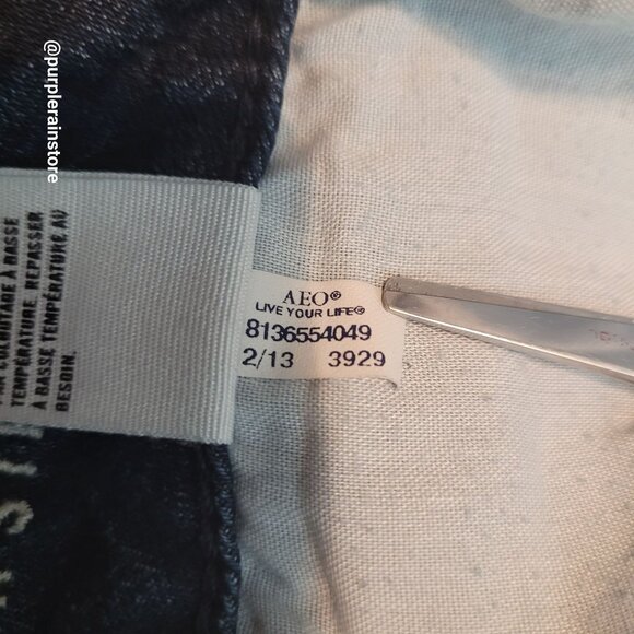 American Eagle Cut Off Shorts Size 4 Mid Rise Dark Wash Super Stretch Denim - Picture 5 of 11